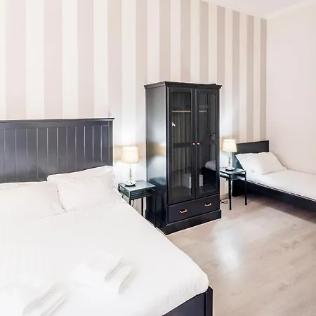 Piazza Cavour Πανσιόν 4*