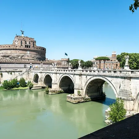 Piazza Cavour 4*